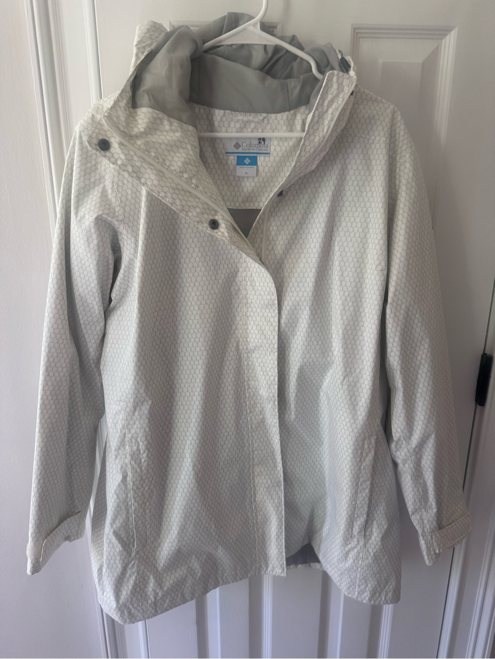 Columbia Women’s Light Gray Hooded Shell Jacket